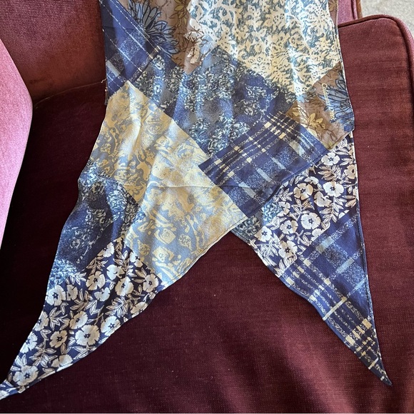 Coldwater Creek Bias Silk Scarf - Picture 6 of 8